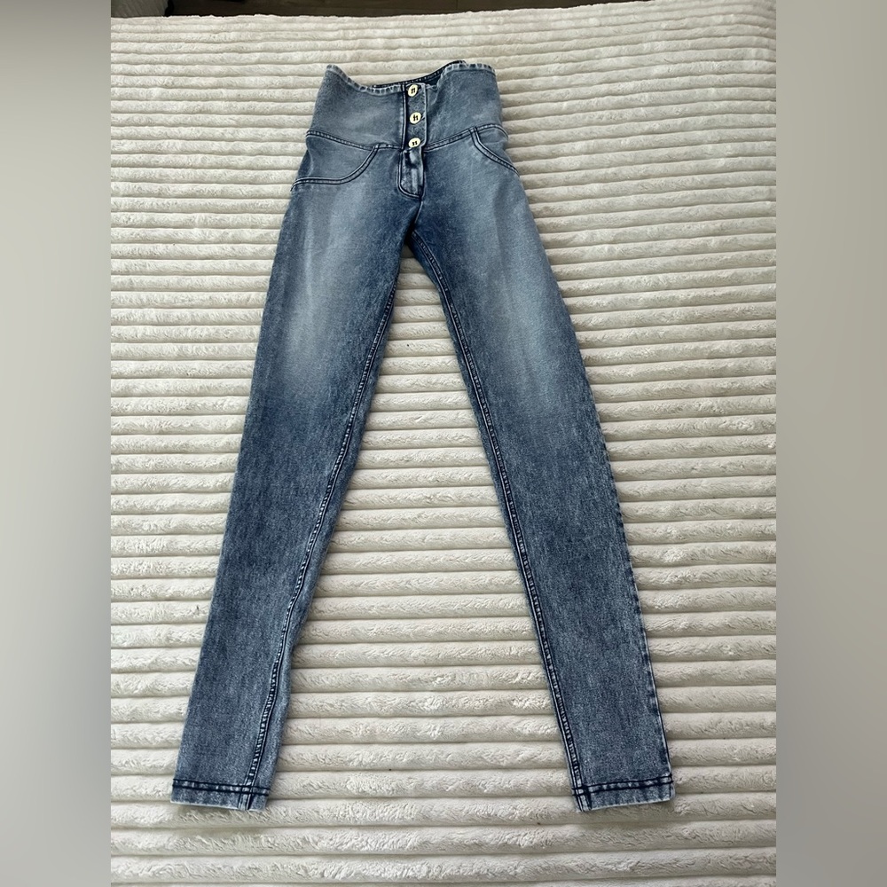 NWOT XS Freddys Acid wash high rise jeggings jeans long triple button